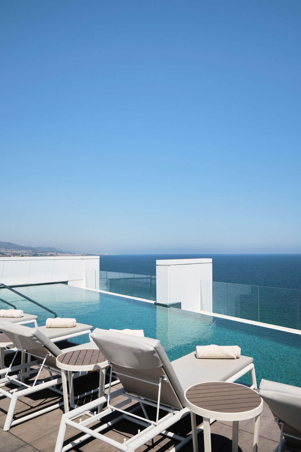 Las espectaculares vistas desde el Rooftop Space del Hotel Marina Badalona