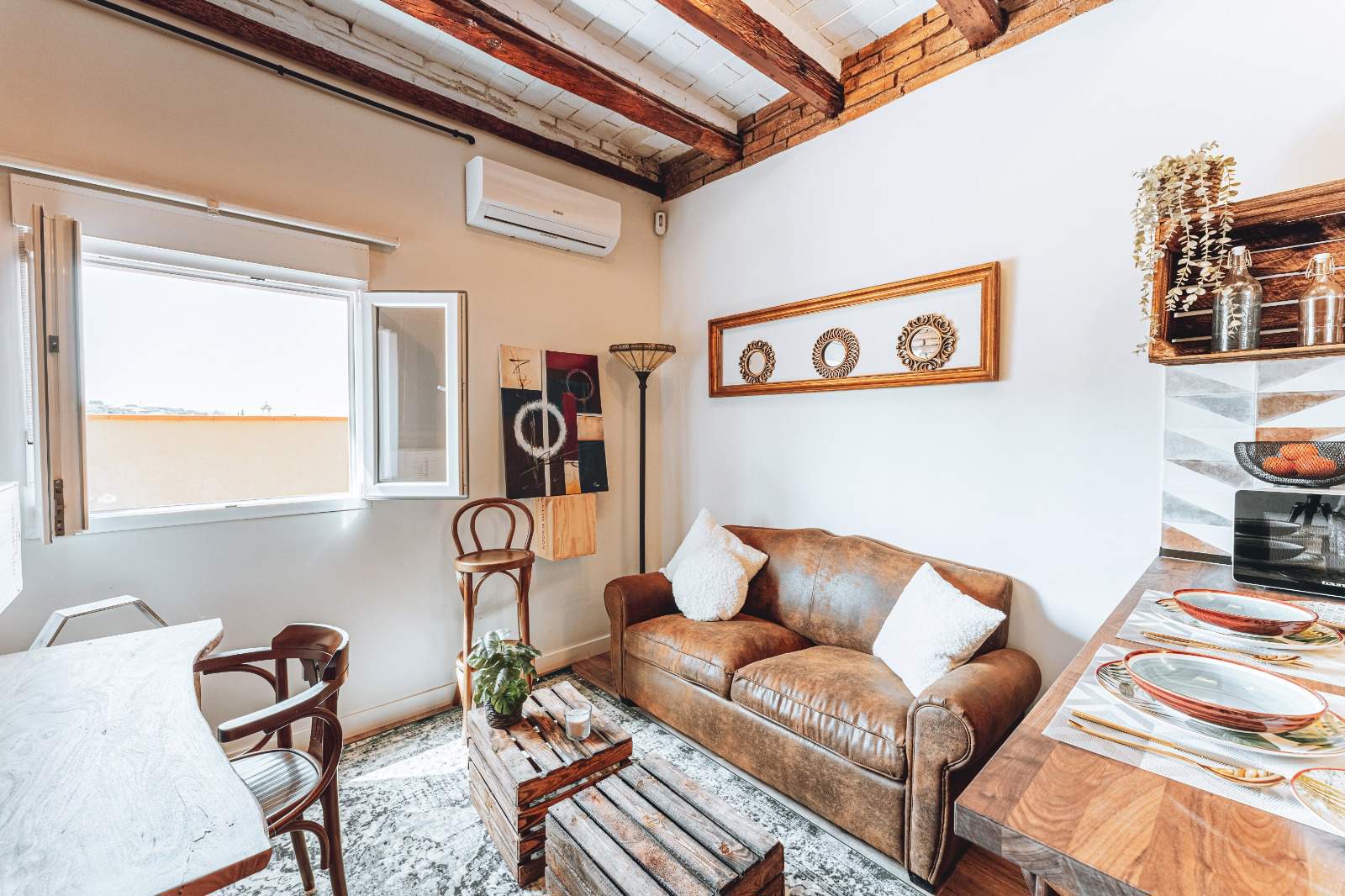 Después del salón del piso de 30 m2 en la calle Lleida de Barcelona, una reforma de Renta Invest.