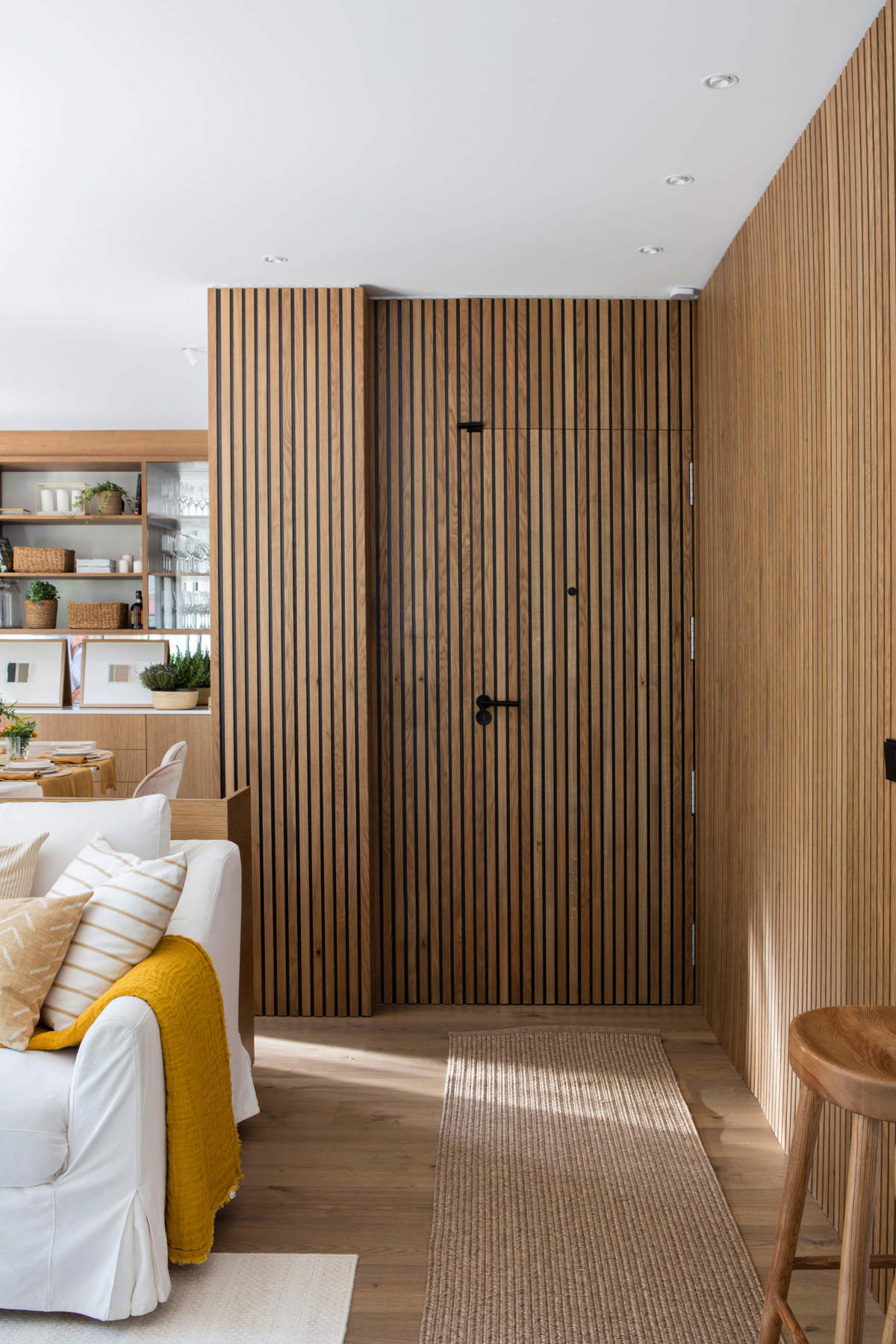 Súmate a la tendencia de los listones de madera: decorar las paredes ...