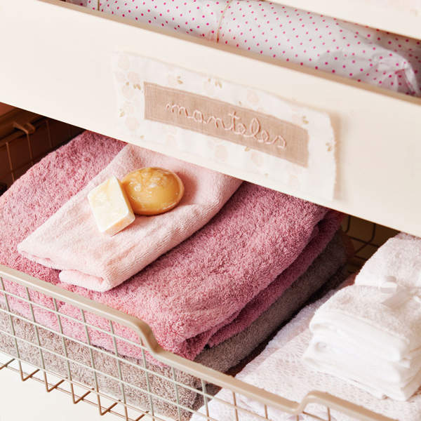 Cómo lavar tus toallas para que no se vuelvan ásperas: 3 errores de limpieza que debes evitar con 6 trucos caseros infalibles // CON VÍDEO