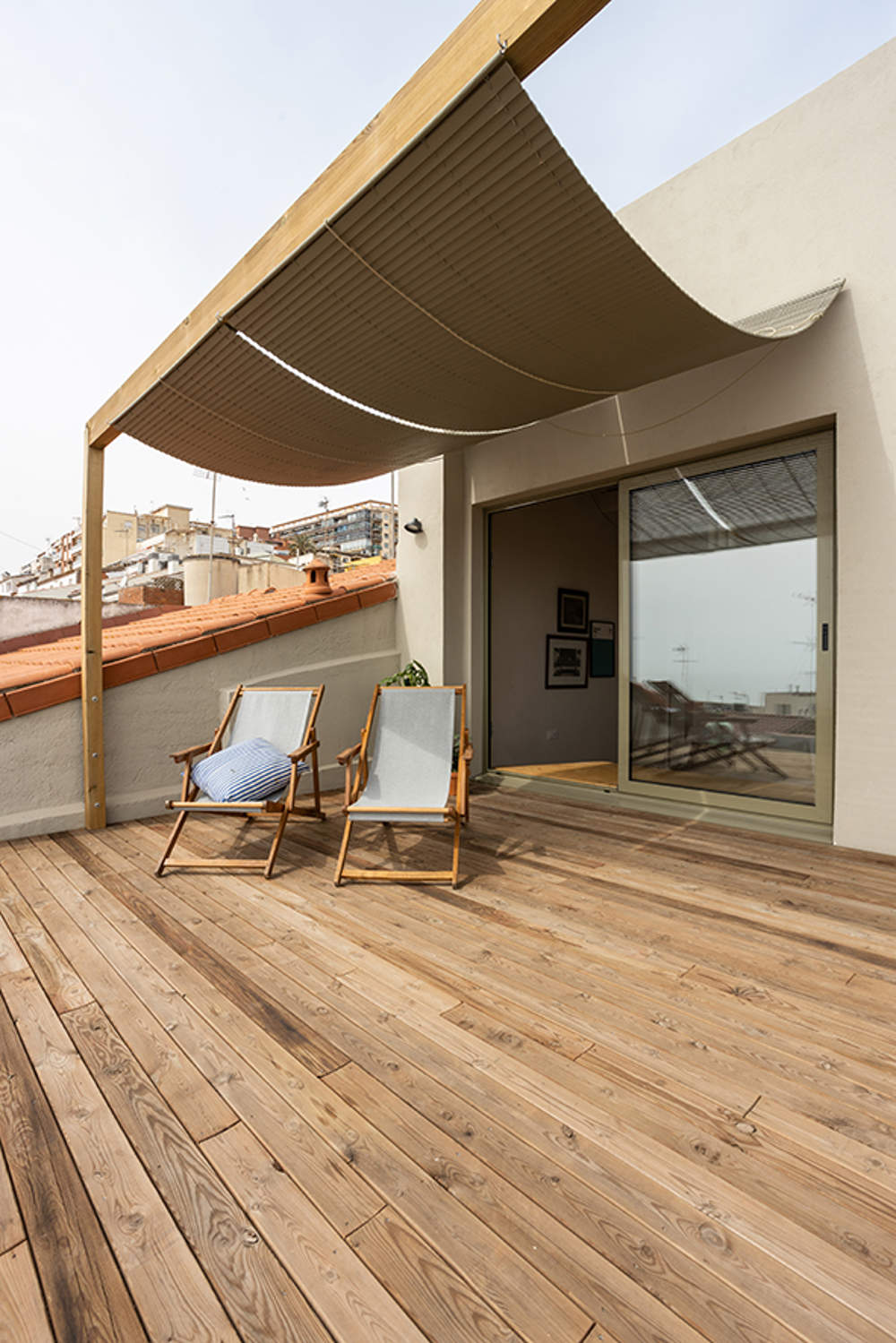 Terraza del apartamento diseñado por el estudio de arquitectura de Barcelona 5LAB