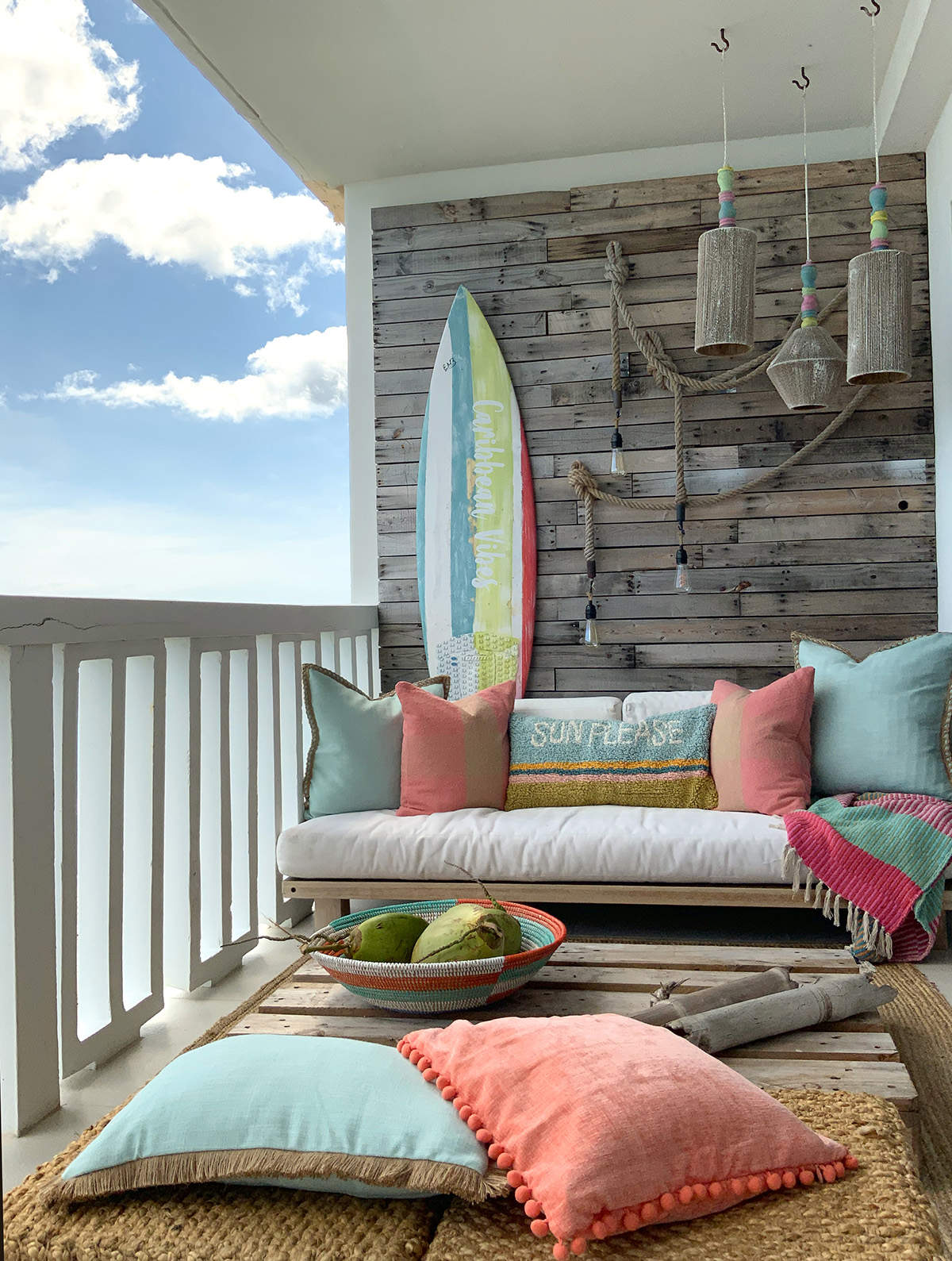 El balcón de la lectora Elena decorado como el Caribe