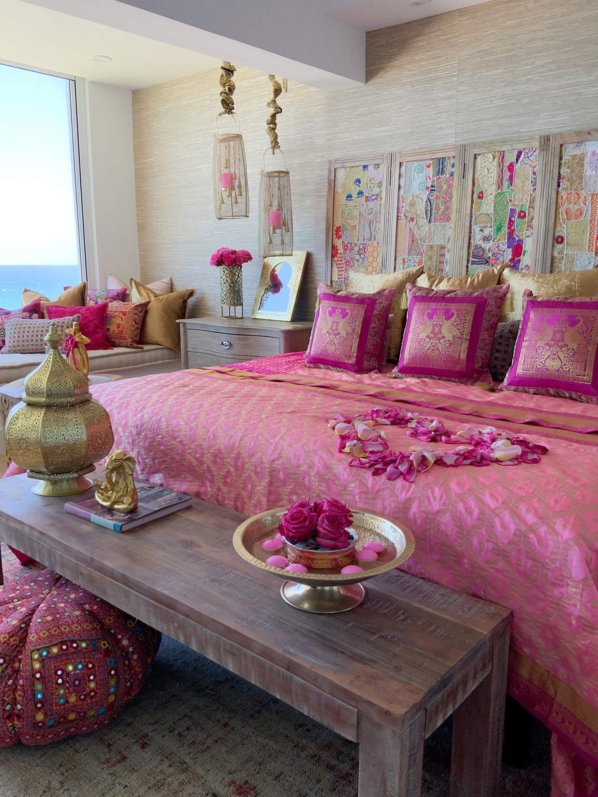 El dormitorio de la lectora Elena decorado como la India