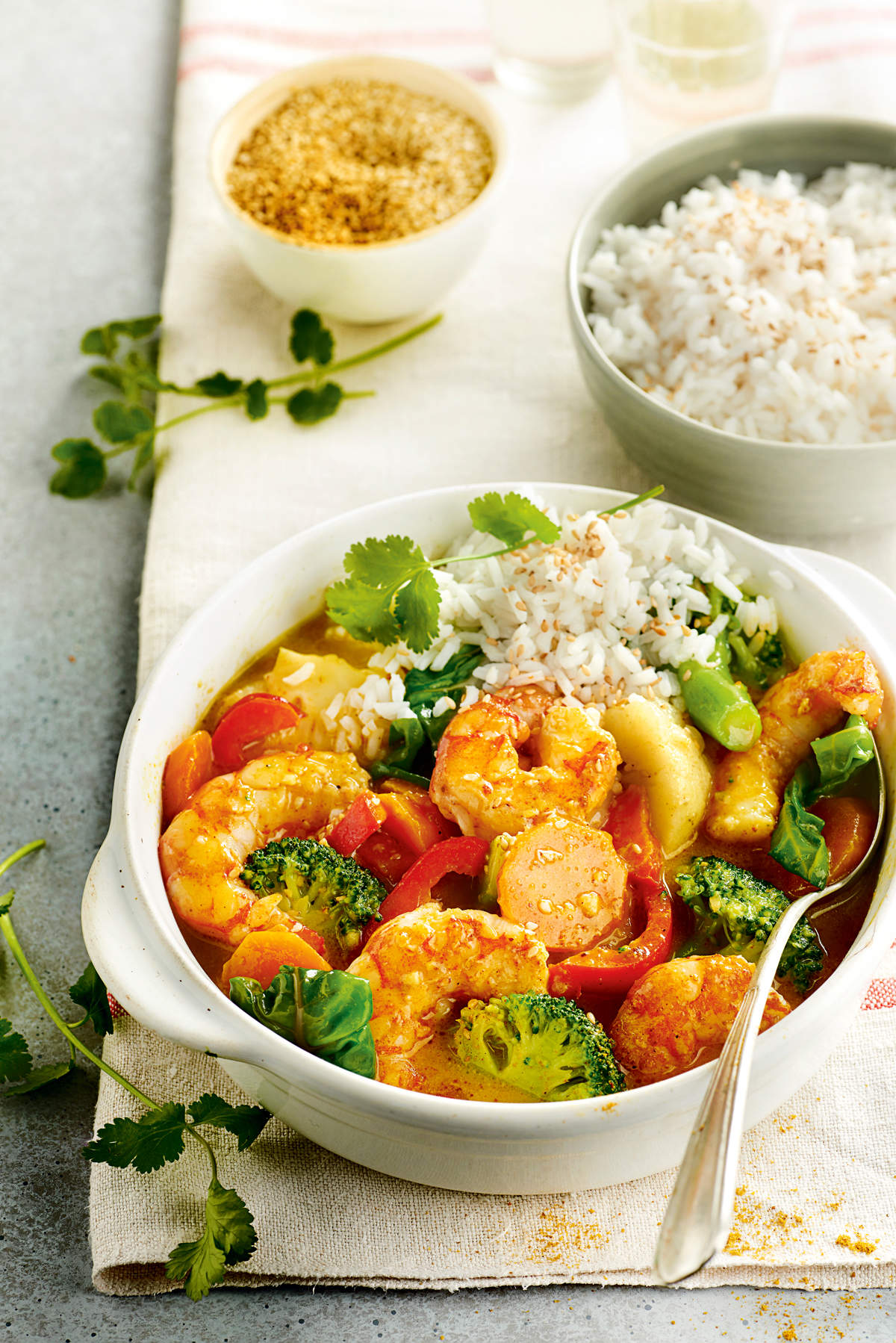Recetas con leche de coco: curry con verduras y gambas.