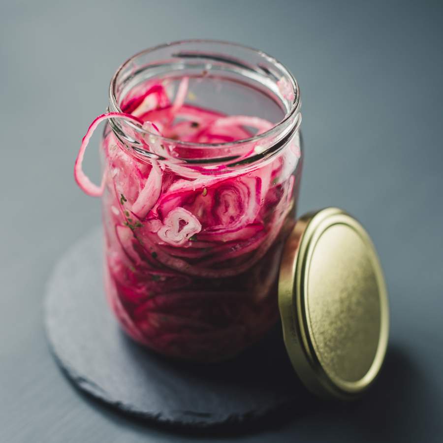 Pasos para preparar cebolla morada encurtida en casa fácil y rápidamente