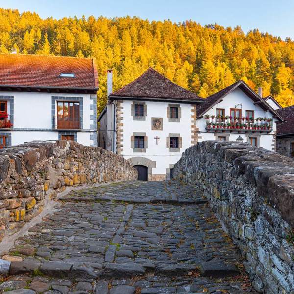El destino que no te puedes perder en octubre, según National Geographic, es uno de los pueblos más bonitos y con encanto del norte