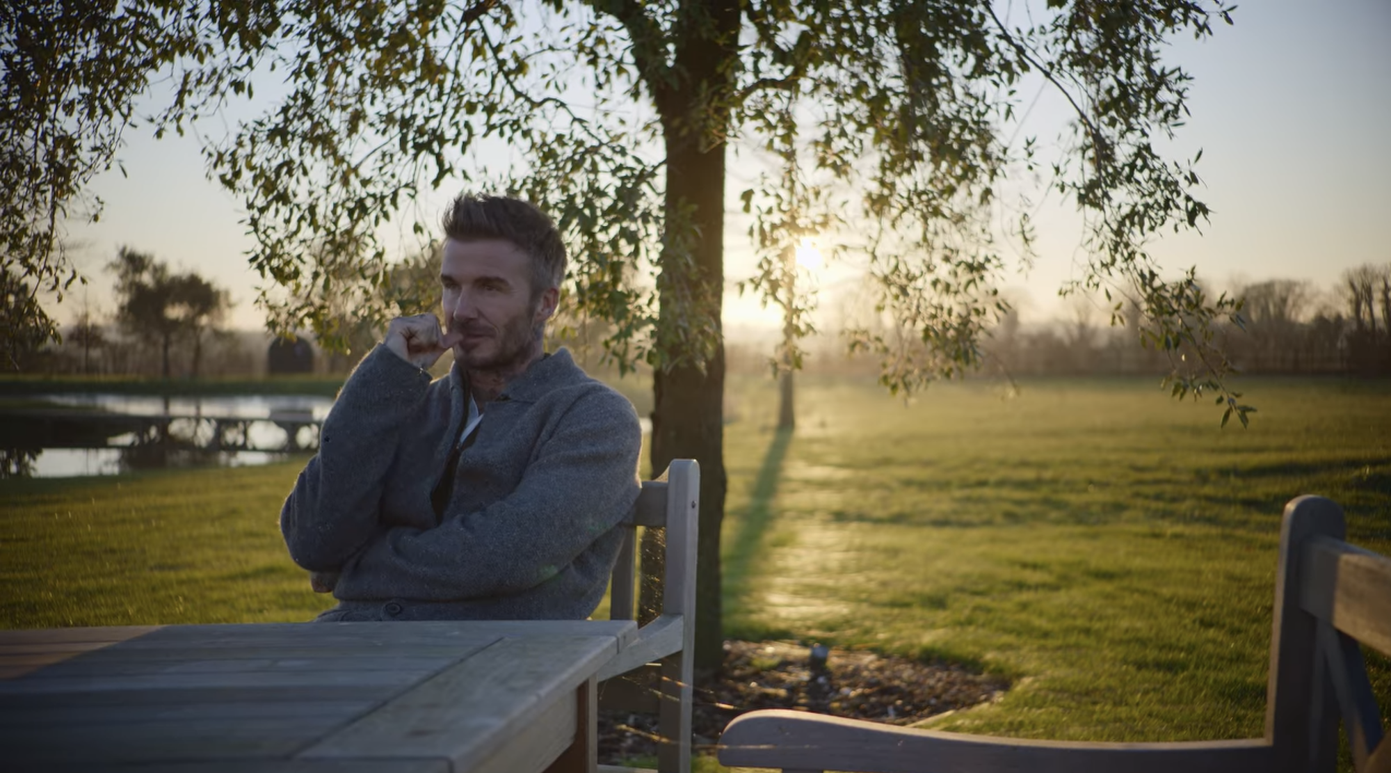 David Beckham en su casa en la campin~a inglesa