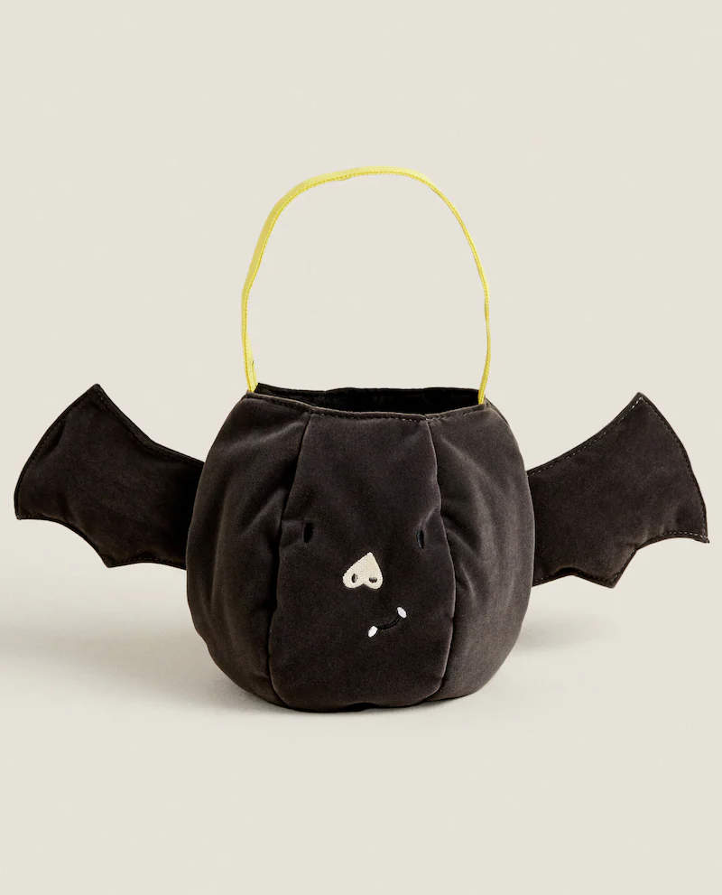 Bolsa para caramelos con cara y alas de murciélago de Zara Home