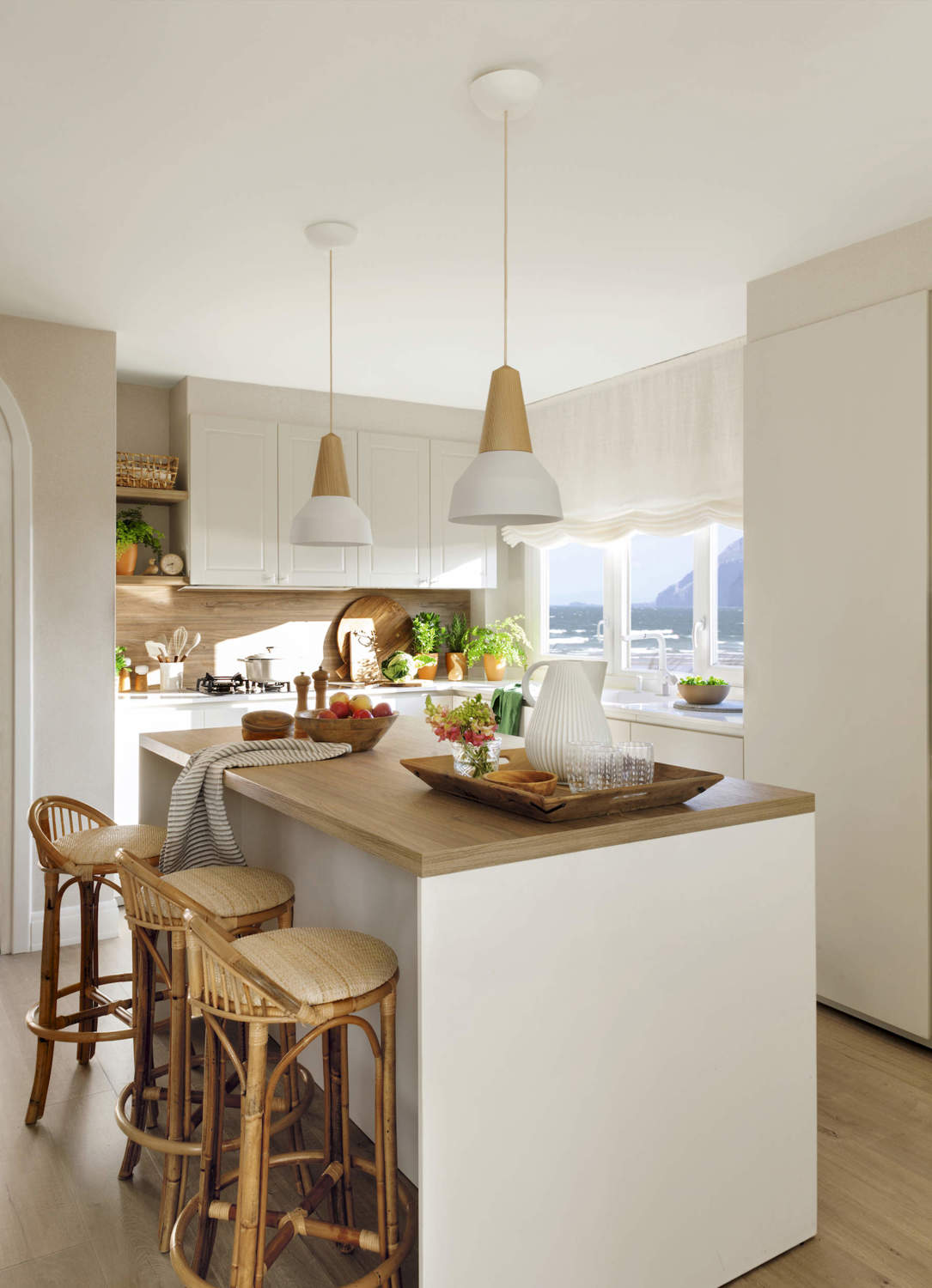 4 cocinas pequeñas muy El Mueble con barra y office llenas de ideas ...