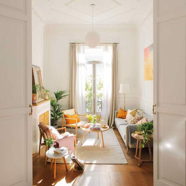 13 trucazos de interiorista para decorar un salón estrecho, pequeño y alargado y que te quede como en la revista El Mueble