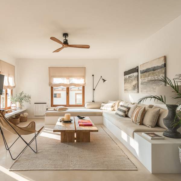 La casa del verano eterno: es minimalista cálida, está en Ibiza y dan ganas de escaparse y perderse para siempre