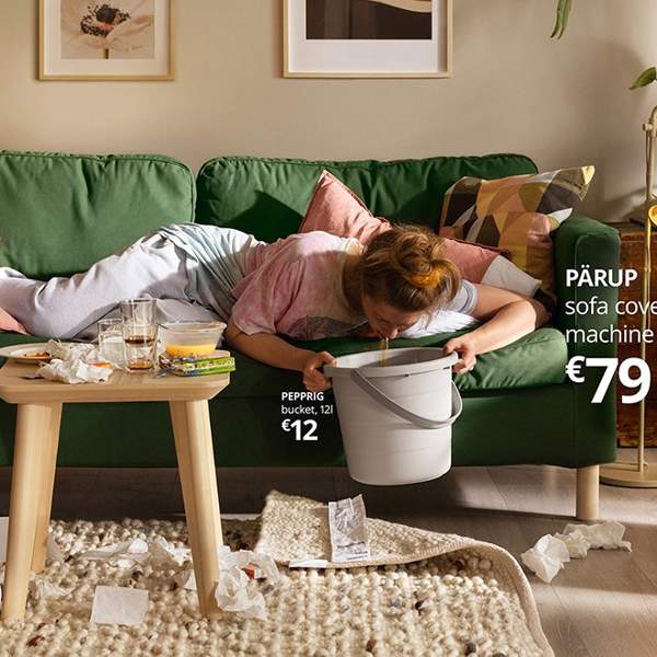 La nueva campaña de IKEA nos deja con la boca abierta: una mujer vomitando en el sofá, un perro haciendo pis en la alfombra...