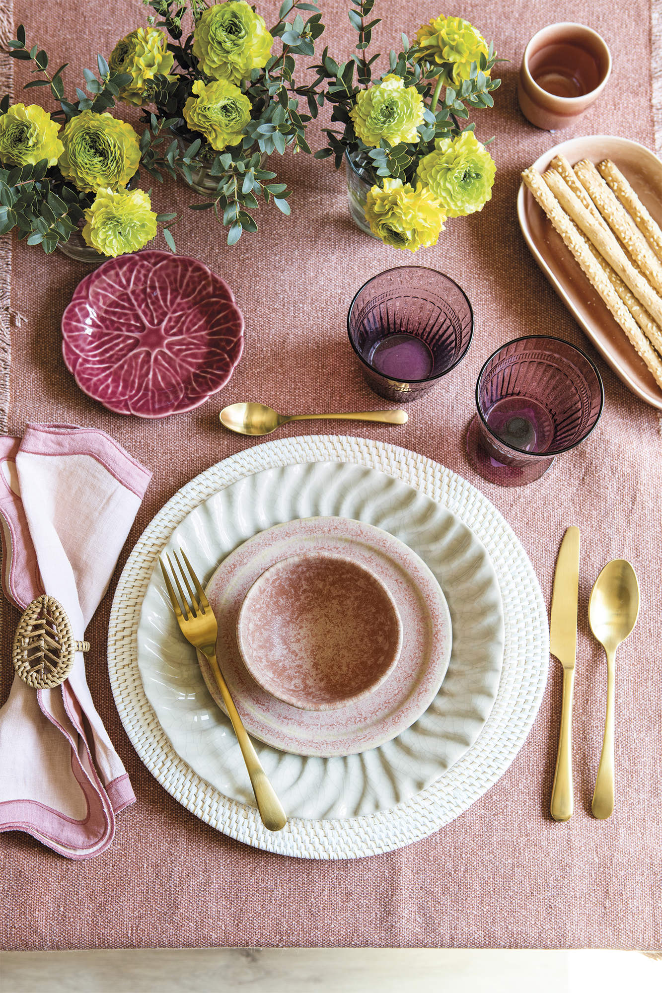 7 looks de mesa: mesa de comedor en rosa y blanco