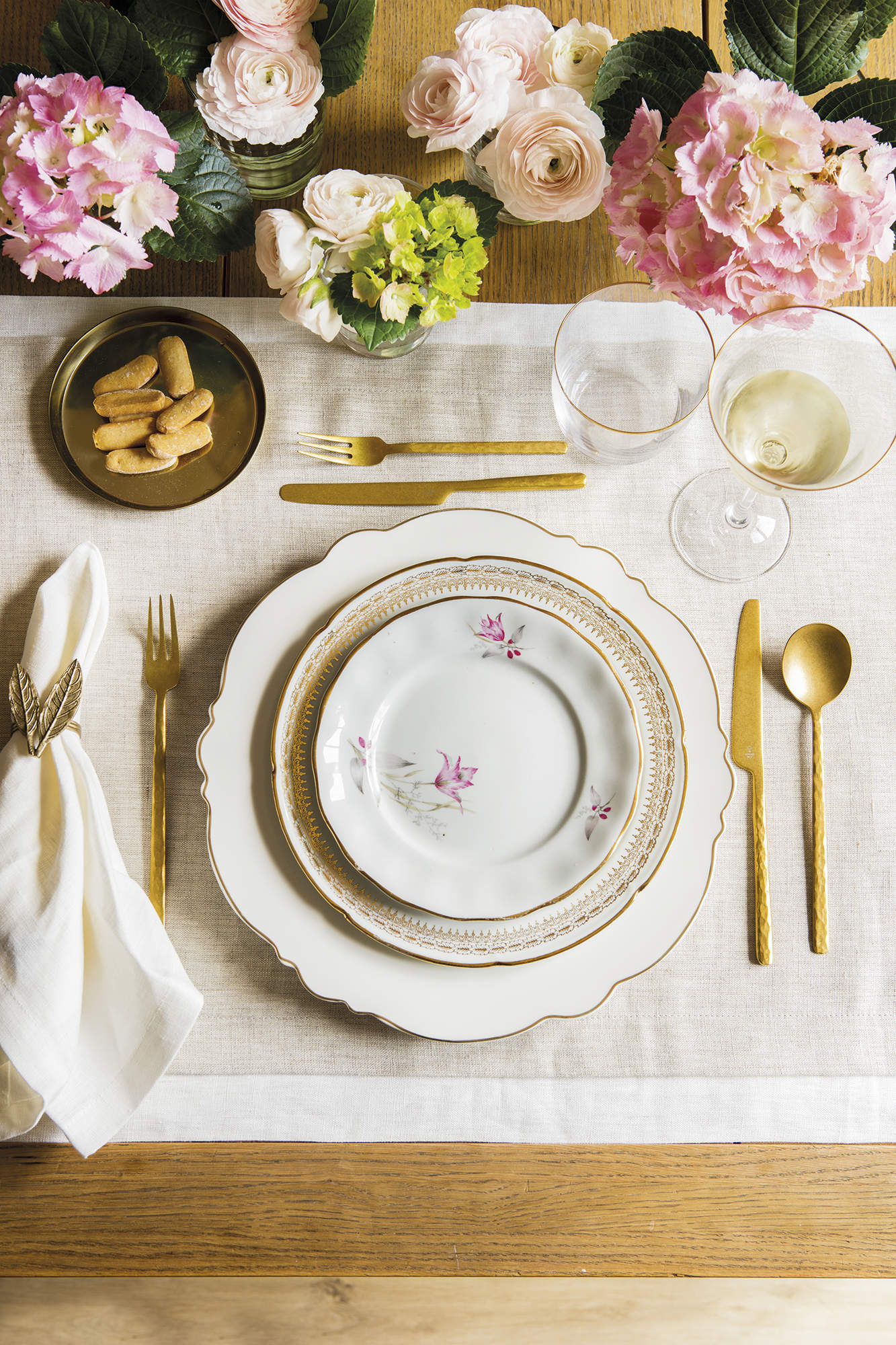 7 looks de mesa: mesa de comedor vintage y femenina