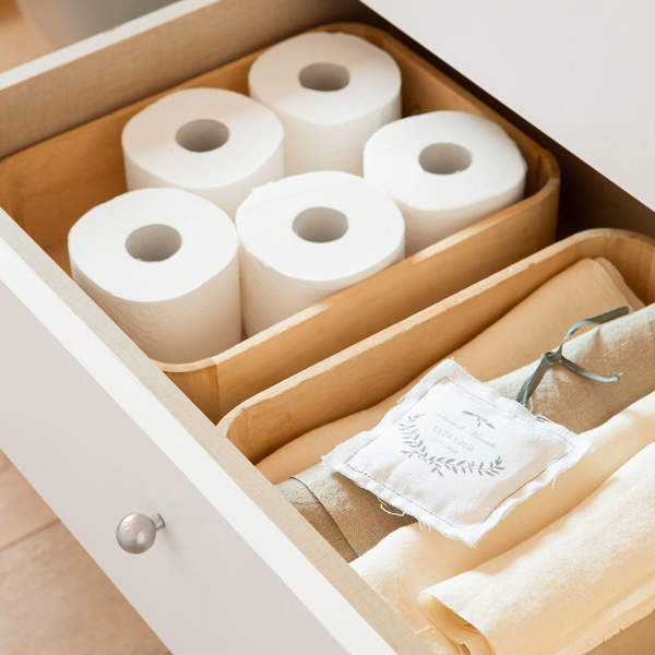 El trucazo del año con papel higiénico que limpia suelos y ventanas, elimina manchas en la ropa o actúa como desodorante