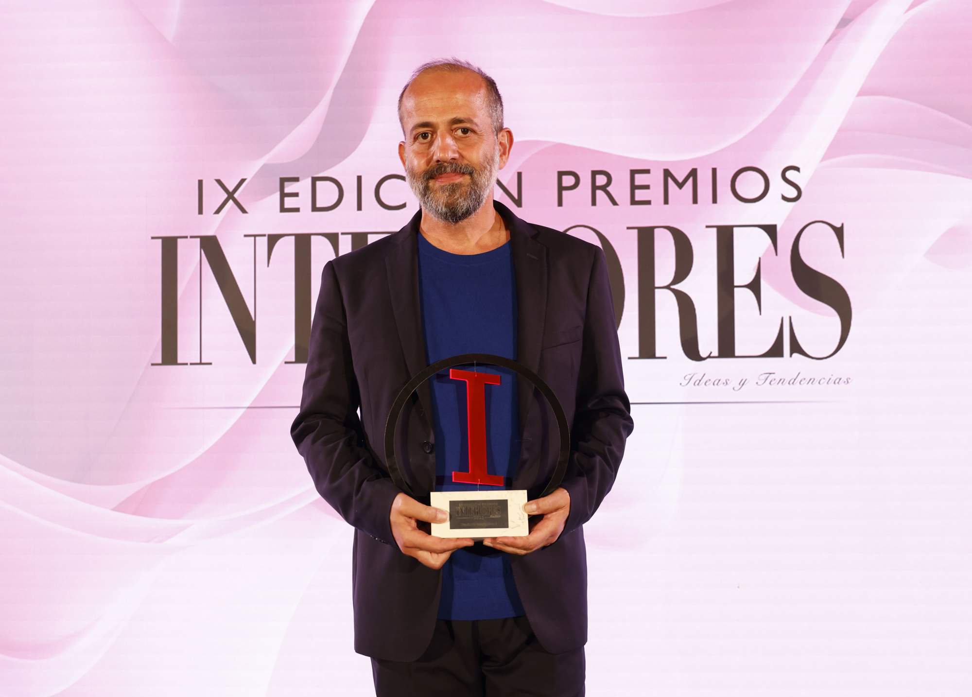 Michael Anastassiades con el Premio Internacional.