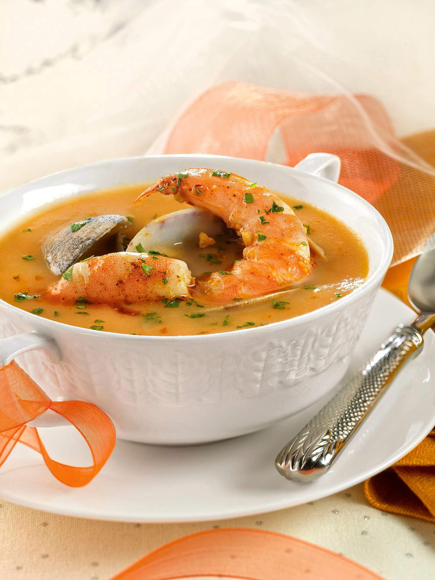 Recetas de sopa de pescado: sopa de pescado y verduras.