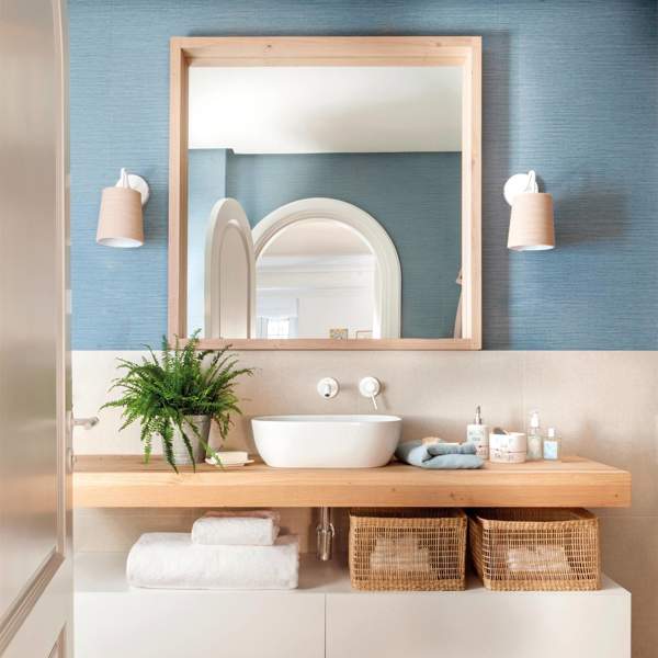 7 FOTOS e ideas estilosas para añadir color a un cuarto de baño pequeño y moderno