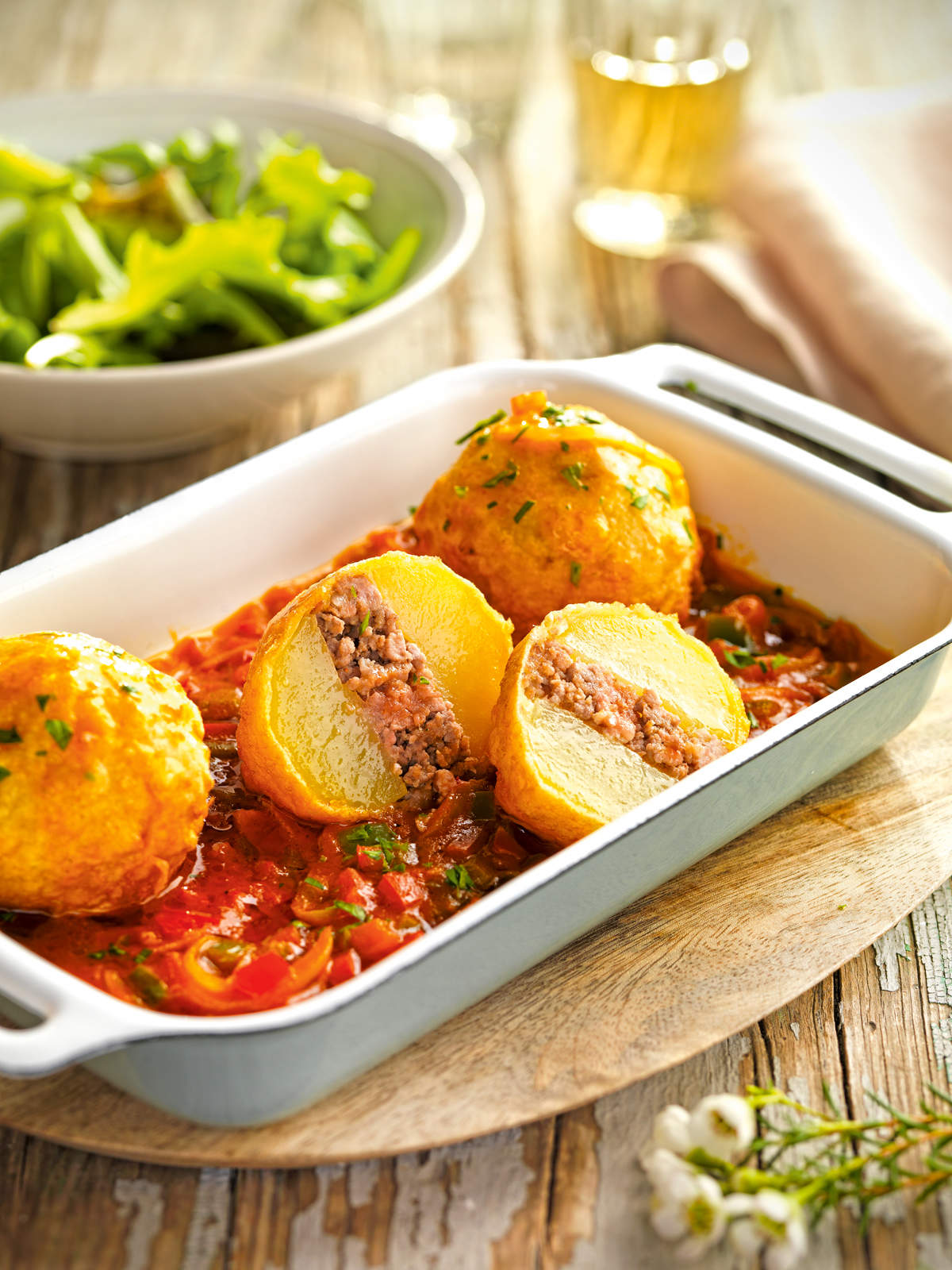 Recetas con salsas: patata rellenas bolonesa.