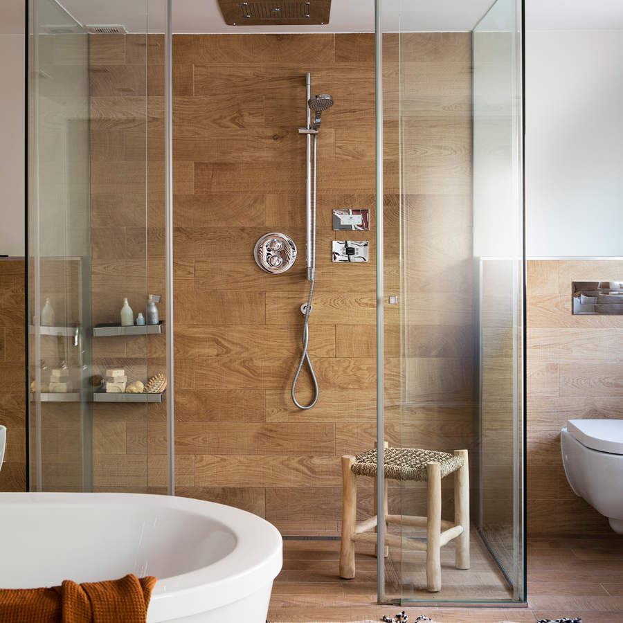 16 ideas de mamparas de diferentes estilos para un baño más moderno.