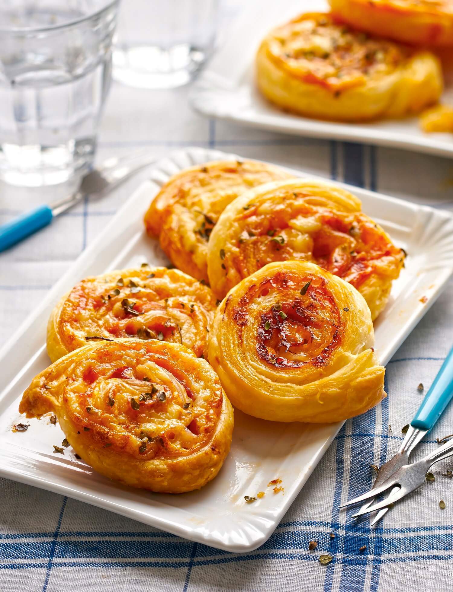 recetas de canape con hojaldre espirales de jamon queso y tomate