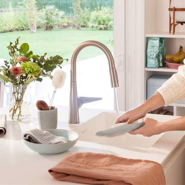 Cuidado con estas 5 cosas que nunca deberías limpiar con el líquido de lavar los platos