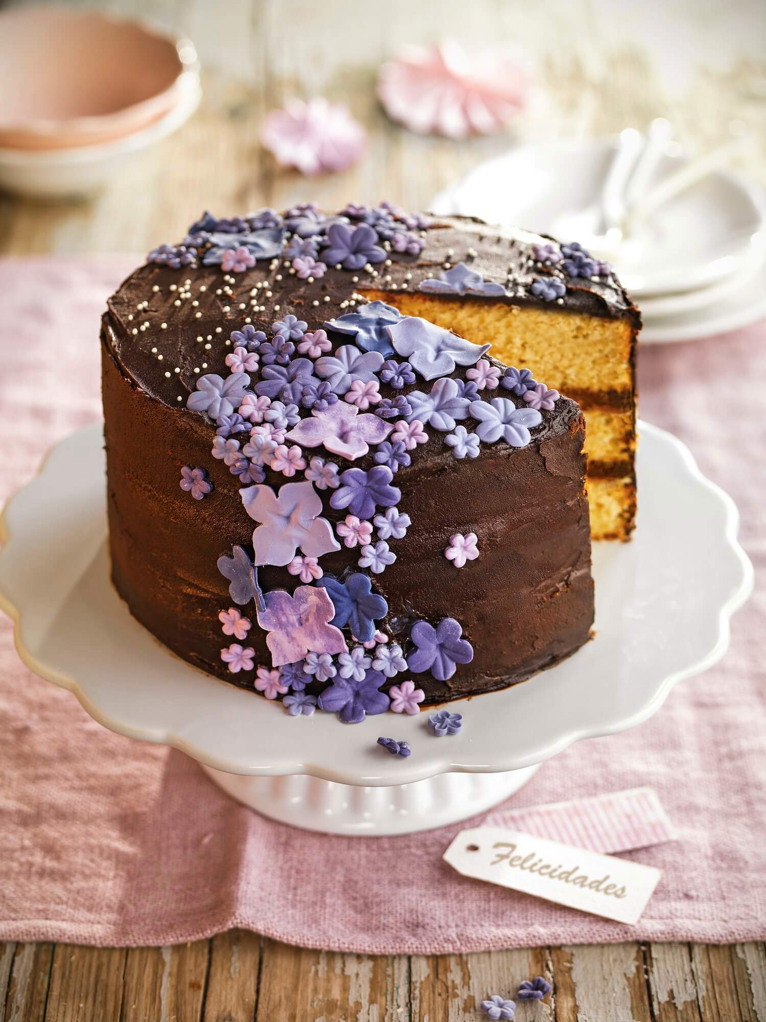 recetas de tarta de cumpleaños tarta de chocolate con flores de fondant