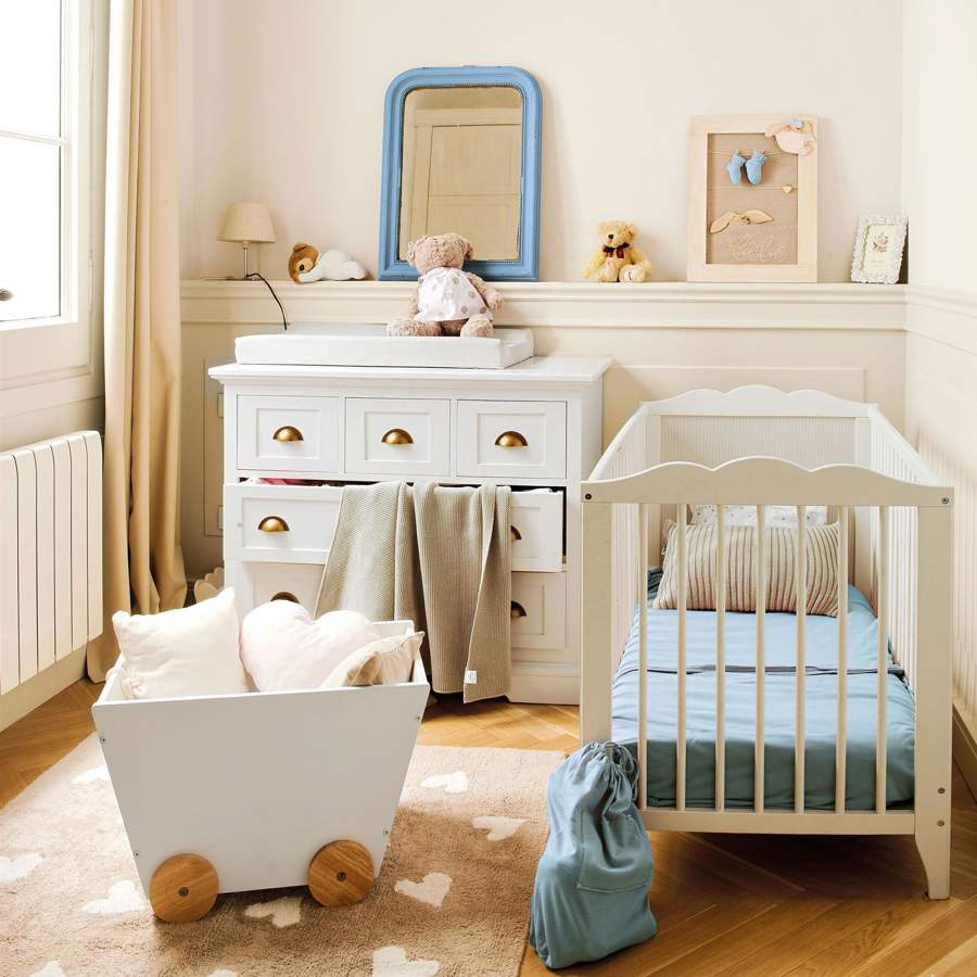 dormitorio de bebé en tonos blancos_00365445