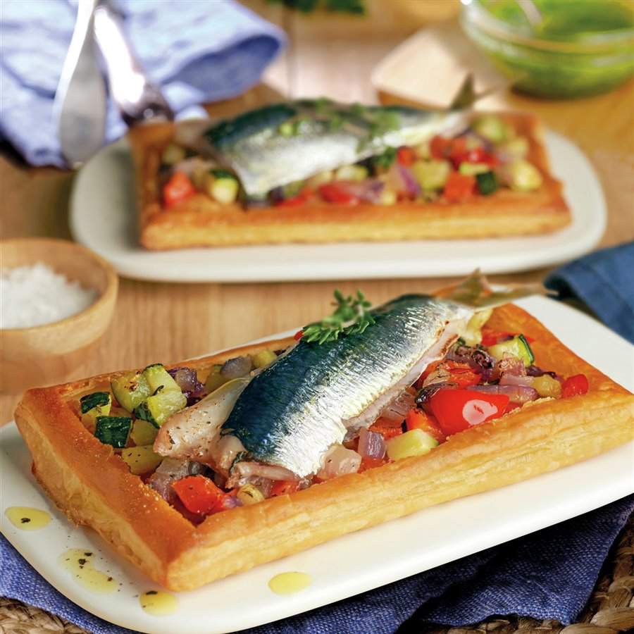 El entrante perfecto para Nochevieja: montadito de sardina ahumada y tomate