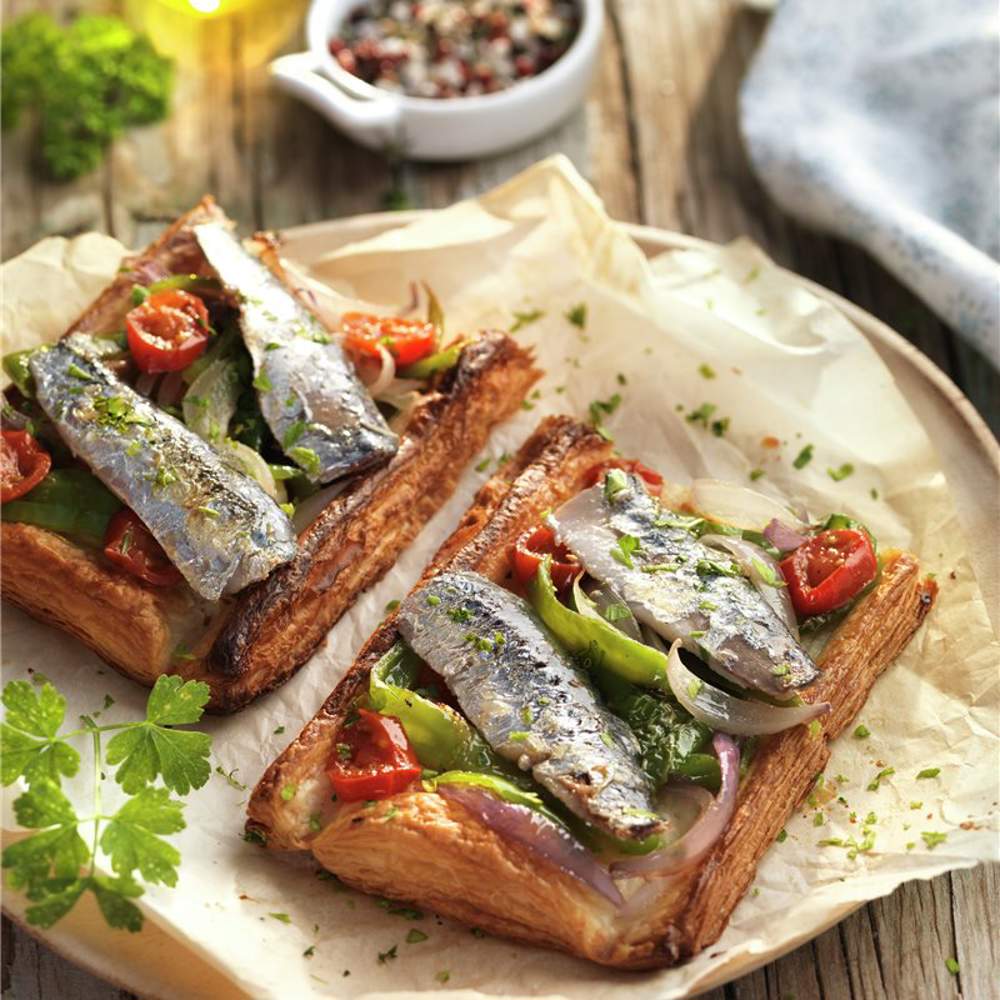 Entrante para Nochevieja: montadito de sardina ahumada y tomate