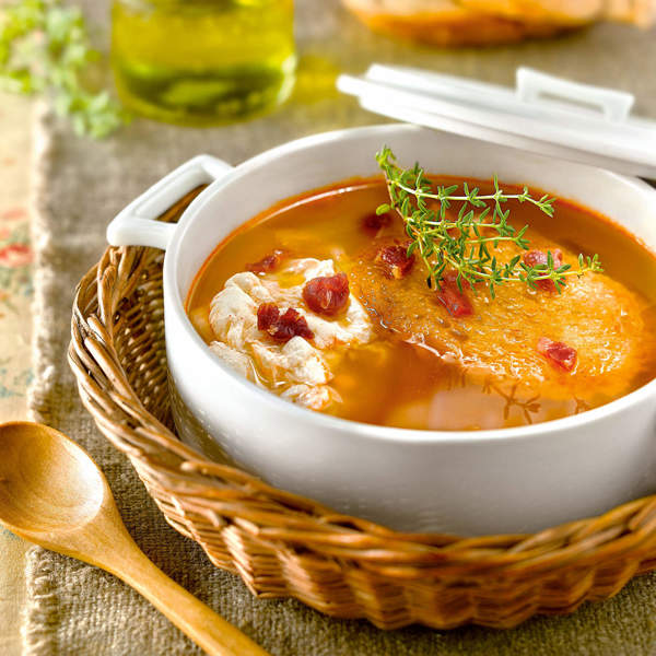 Receta tradicional de la abuela: sopa de ajo con pimentón y chorizo muy fácil de hacer y sabrosísima