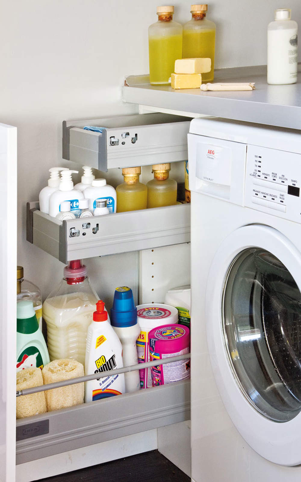cajon-junto-a-lavadora-detergentes 358001