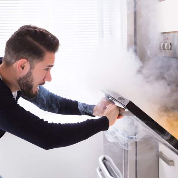 9 trucos rápidos y efectivos para acabar con el desagradable olor a comida quemada en tu cocina