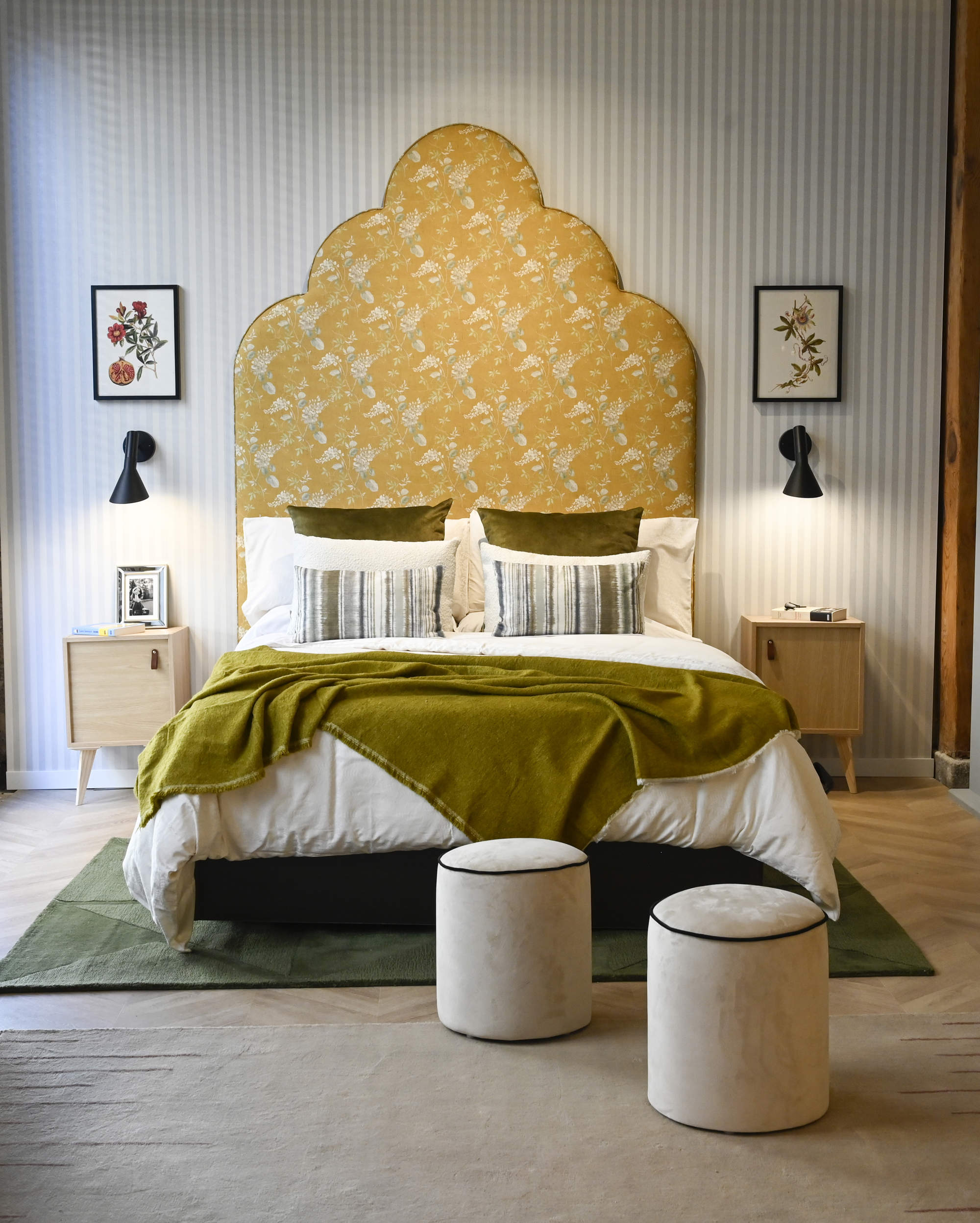 Dormitorio con cabecero tapizado proyecto de Marta Corsini para Leroy Merlin