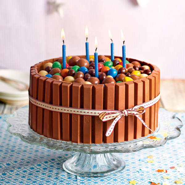 7 recetas muy fáciles de tartas de Lacasitos para tus fiestas y cumpleaños