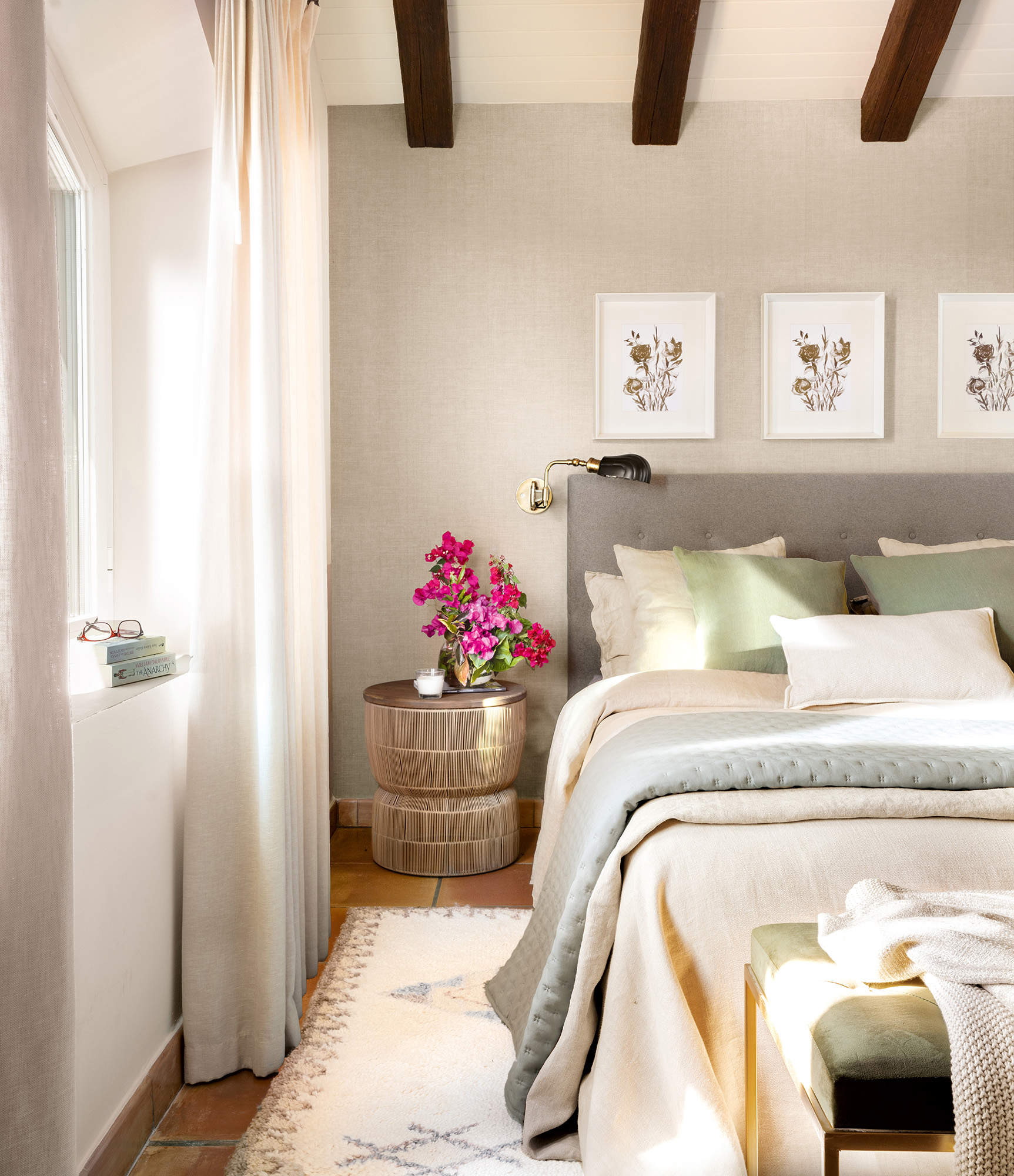 Dormitorio de estilo clásico actualizado