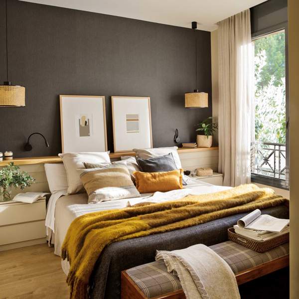 Dormitorio-con-pared-del-cabecero-con-papel-gris-marrón-00551716