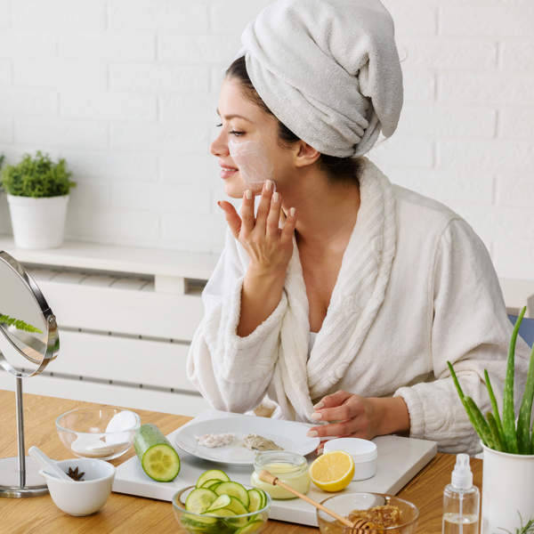 Mascarillas caseras para la cara que puedes preparar fácil con estos alimentos: hidratan, iluminan y reducen las arrugas