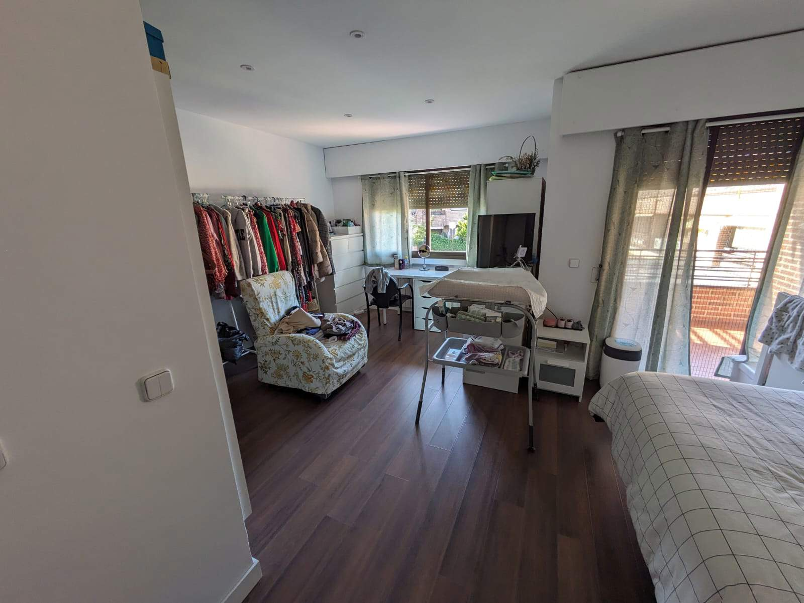 Dormitorio y vestidor de Silvia Baro, lectora de Las Rozas (Madrid)
