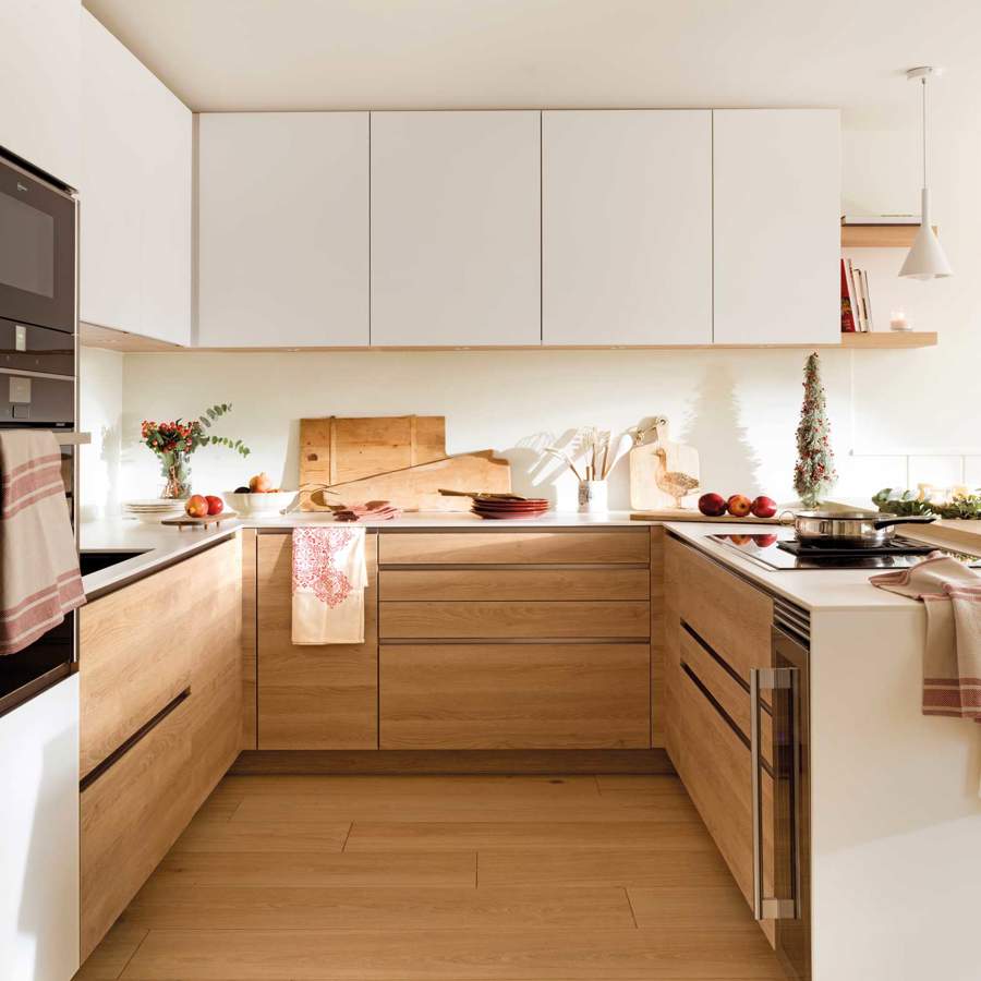 cocina-con-muebles-en-madera-y-blanco-00529143