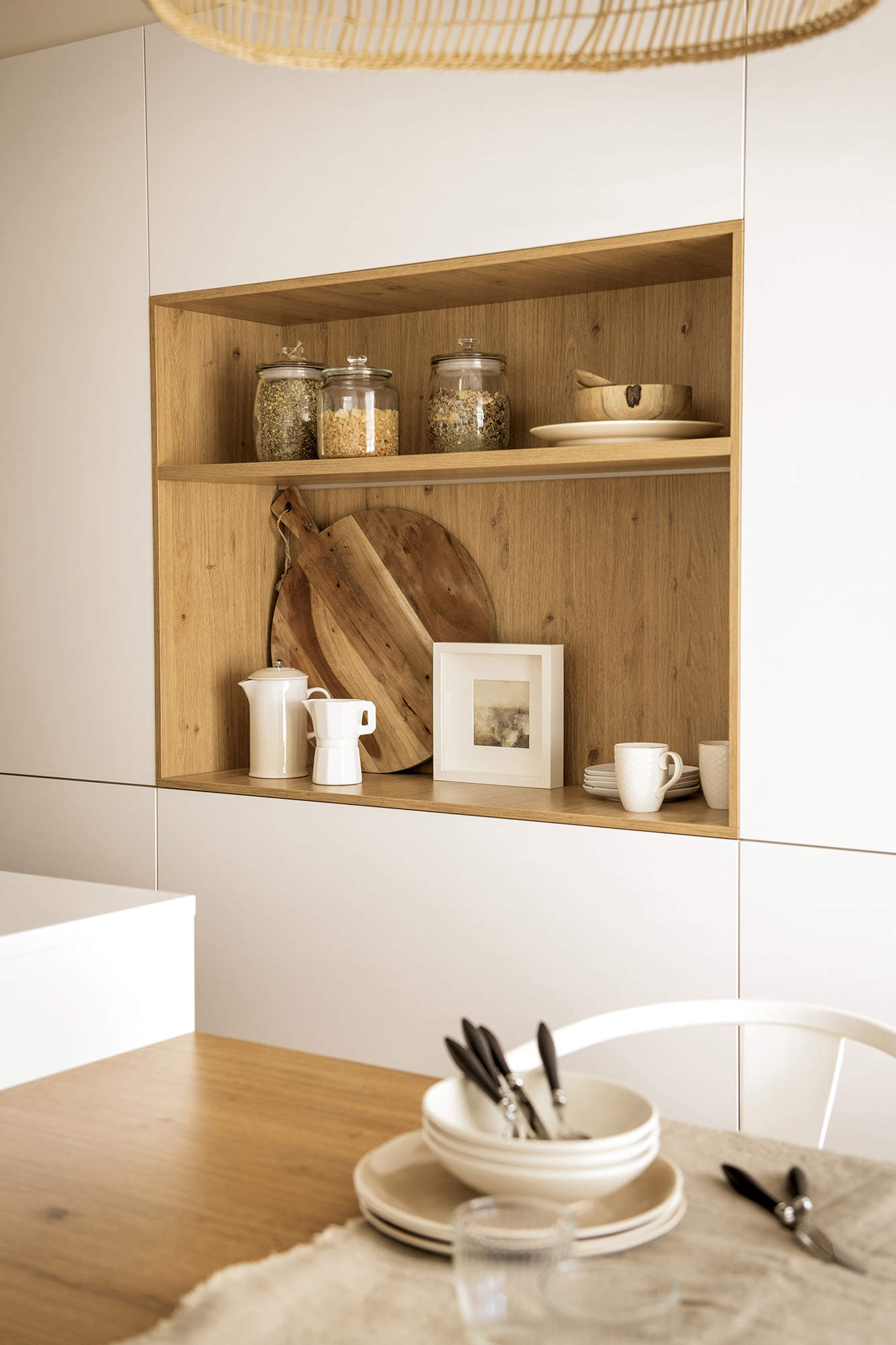 Detalle de un espacio desayunador en una cocina moderna