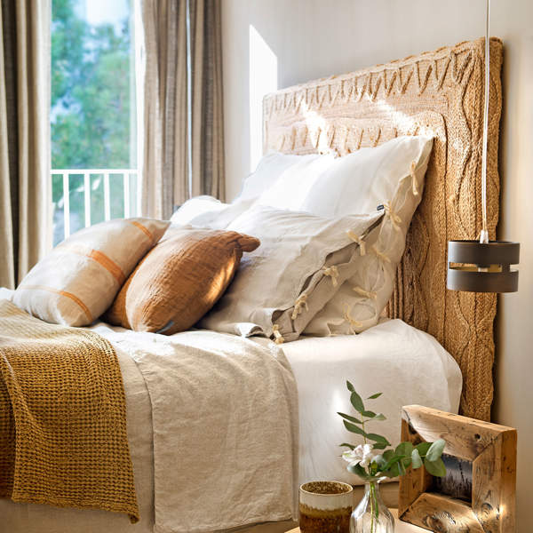 Hacerte un cabecero de cama con una alfombra de Zara Home es el truco de interiorista definitivo