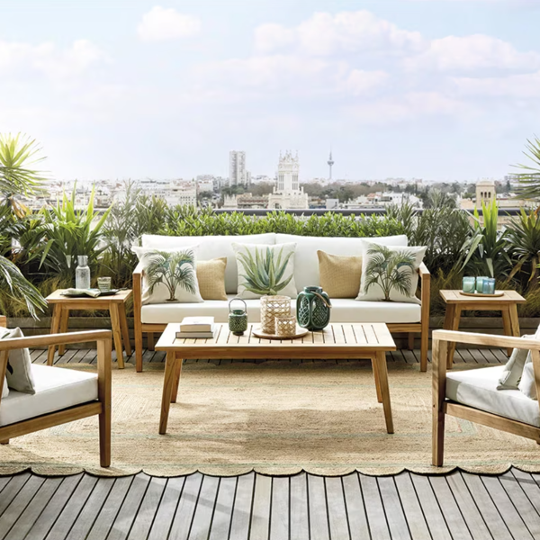 El Corte Inglés agotará su nuevo conjunto de exterior: en blanco y madera, convertirá tu terraza en la más elegante y acogedora