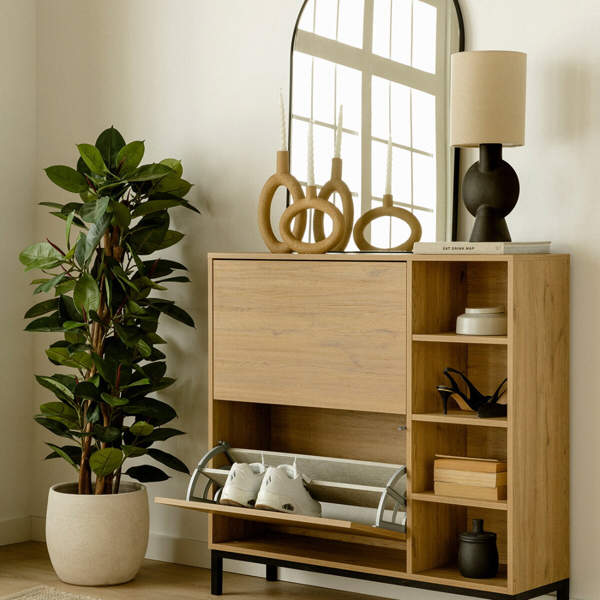 3 muebles zapateros que también tienen estantería: decorativos, prácticos y en 3 estilos para mantener ordenado en el recibidor