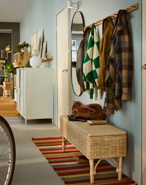 IKEA agotará el banco con almacenaje más estiloso y decorativo: de ratán, cálido y perfecto para pisos pequeños