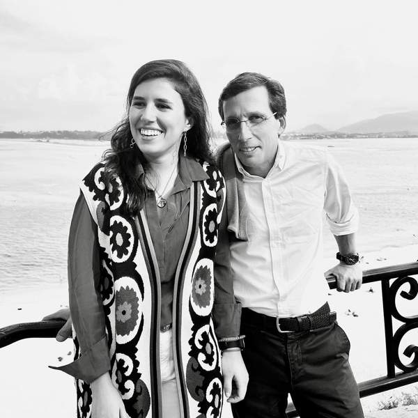 La lista de regalos de boda de José Luis Martínez-Almeida y Teresa Urquijo: vajillas de más de mil euros, mantas de 200 y otras piezas exclusivas para su casa