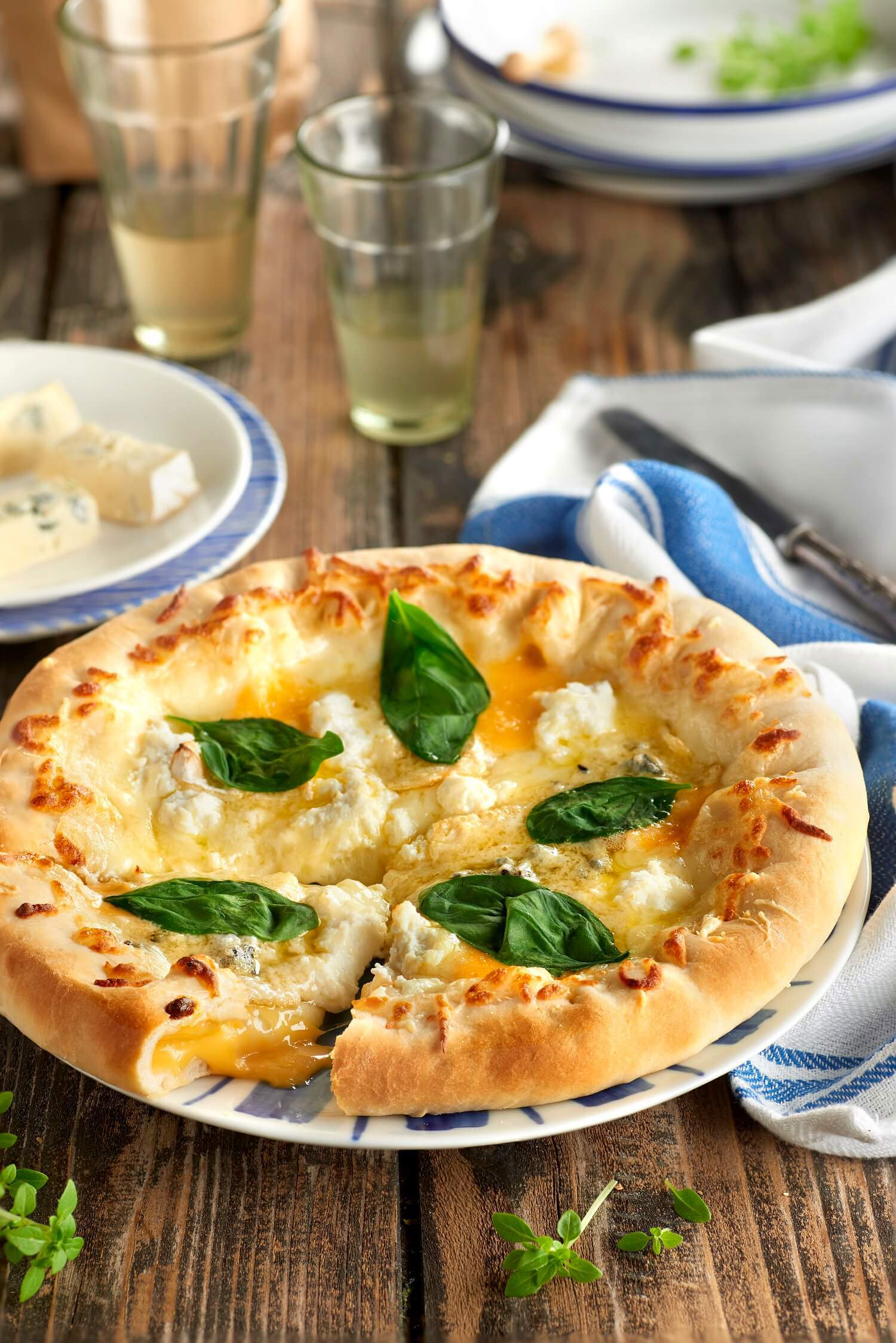recetas de pizza blanca a los cuatro quesos
