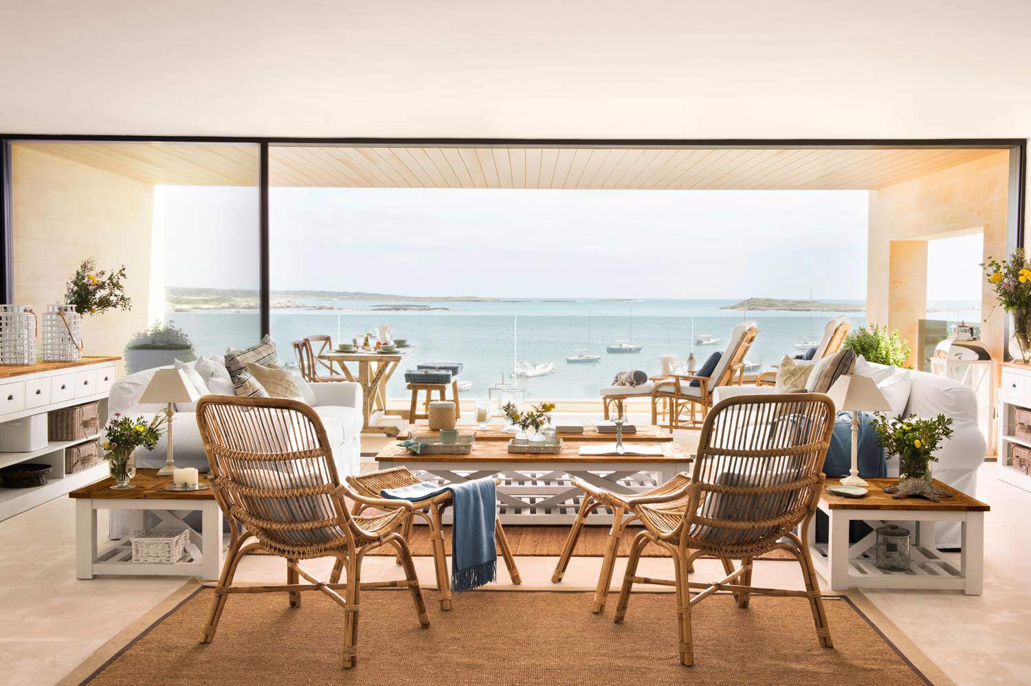 salo´n con ventana panoramica-de-salon-con-vistas-al-mar- 454170