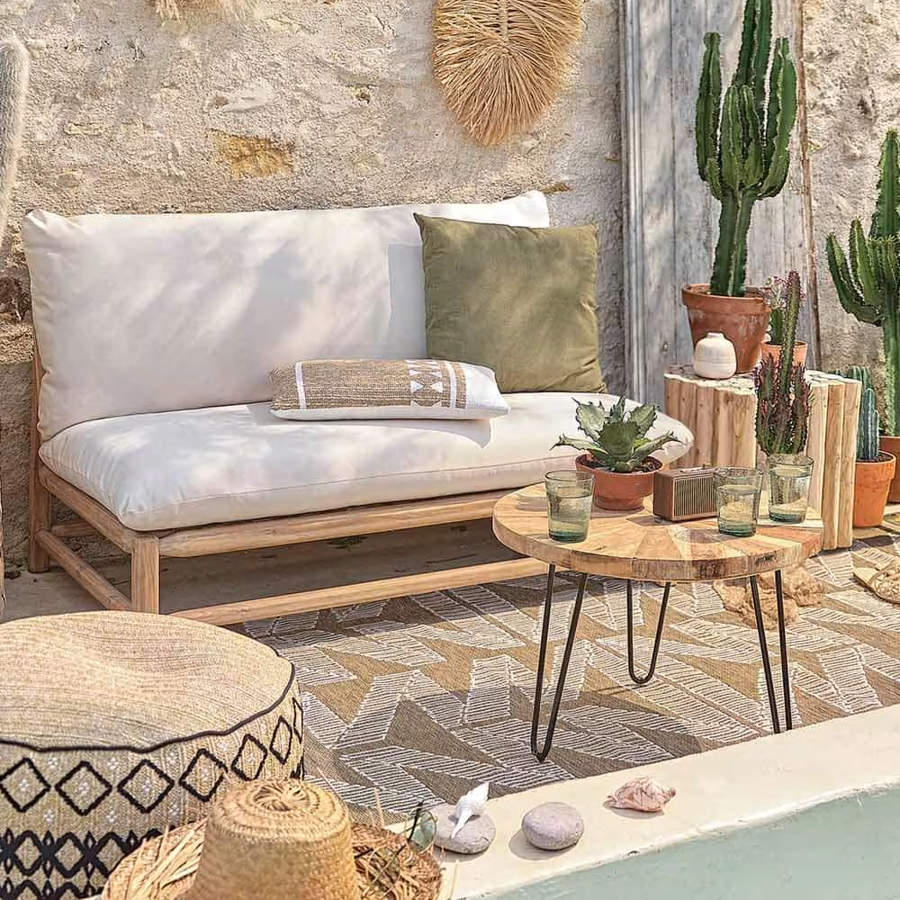 Toma nota de los consejos que desde Maisons du Monde comparten para decorar espacios exteriores combinando muebles y piedras