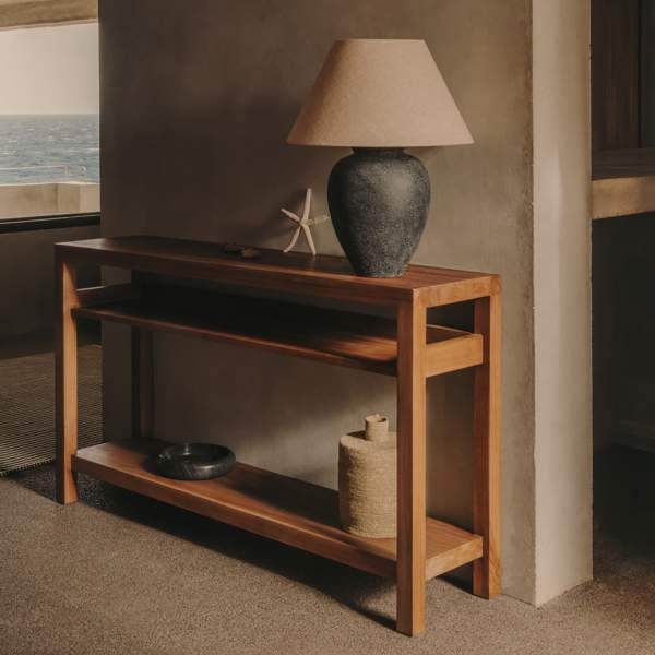 Kave Home arrasa con la consola de nueva colección más elegante y estilosa para pasillos estrechos y largos 